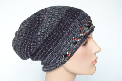 Вязаная шапка со стразами Сваровски купить