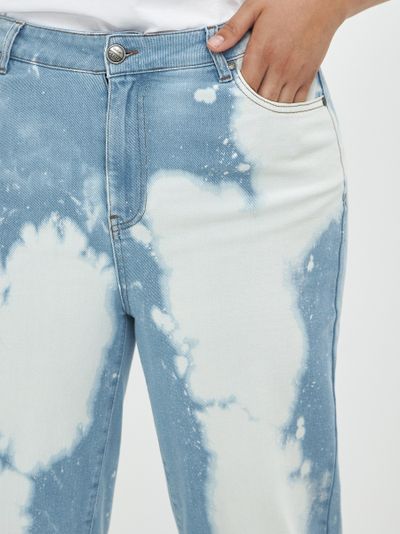 Женские джинсы с ярким эффектом варки