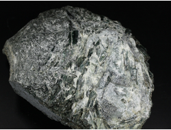 Актинолит в белом тальке, необработанный, дикий образец, Россия, Северный Кавказ, КЧР (145*110*60 мм, 1613 г) №37779