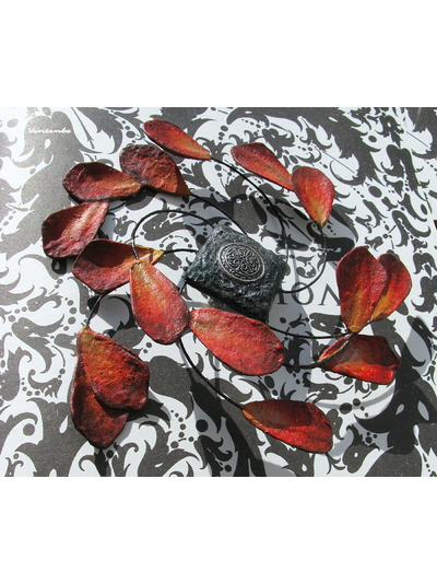 Брошь с лепестками роз "Ветроворот Вечности" из коллекции "Рейвенсвуд"