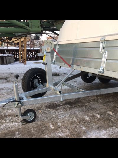 Прицеп ЛАВ-81013A с пластиковой крышкой