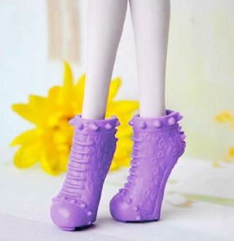 Фиолетовые ботинки.