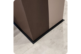 Элегантный штрих: монтаж черного плинтуса Dollken WLK 20, который добавляет изысканности любому помещению.