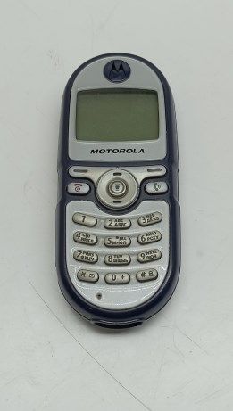 Неисправный телефон Motorola C200 (нет АКБ, не включается)