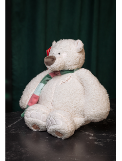 Плюшевый медведь с шарфом