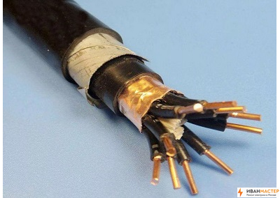 Прокладка бронированного кабеля на участке ИВАНМАСТЕР