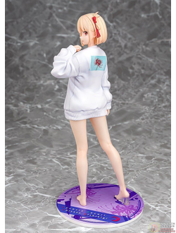 Фигурка 1/7 Тисато Нисикиги (Chisato Nishikigi Oversized Sweatshirt Ver.)