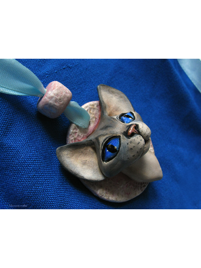 Северная Кошка. Необычная подвеска в виде кошки из лёгкой термоглины