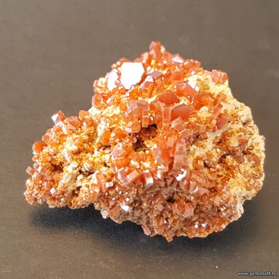 Ванадинит на породе. Марокко. 39*36*20 мм