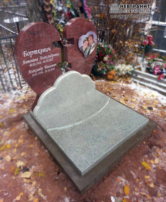 Памятник из красного гранита 254 сердце с облаками  оригинальный