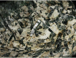 Актинолит в белом тальке, необработанный, дикий образец, Россия, Северный Кавказ, КЧР (105*87*58 мм, 791 г) №37777