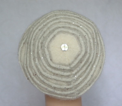 Белый вязаный берет с рельефными полосами для женщин Vizio 6938 фото