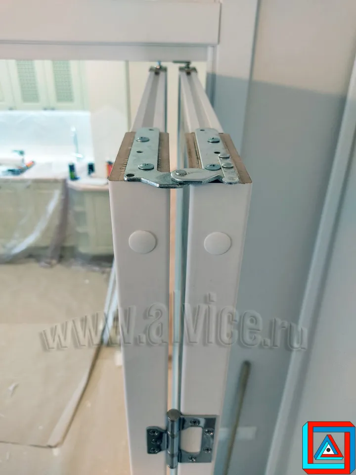 Петля "ножницы" с фиксатором положения