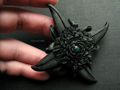 Готическая брошь "Цветок Ворона" по мотивам сериала "Рейвенсвуд"