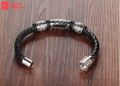 Современное мужское украшение