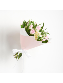 Букет из тюльпанов с альстромерией