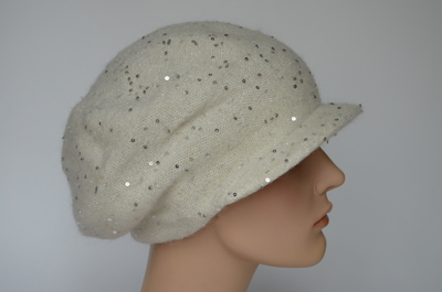 Вязаная кепка с козырьком для женщин