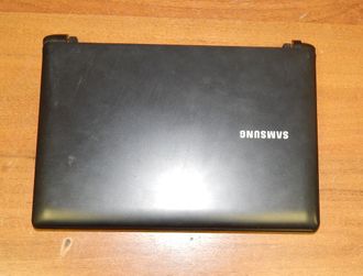 Корпус для нетбука Samsung NP-N145 (нет декоративных заглушек на петлях) (комиссионный товар)