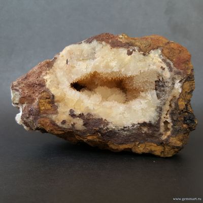 Кальцит, жеода с сидеритом и пиритом. 108*70*70мм