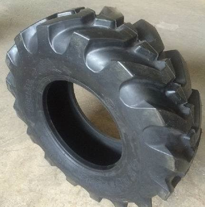 Шина 12.5/80-18 Deestone D302