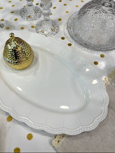 Блюдо овальное белое  36*23 см