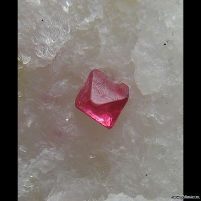 Шпинель в мраморе. Бирма. 31*19*19мм