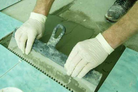 Укладка плитки под гребенку по готовому полу стандарт 30*30 см (цена меньшего размера плитки рассчитывается из соотношения к базовой стоимости с помощью коэффициента) ВАННАЯ