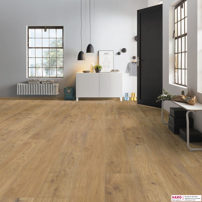 Декор ламината Haro Дуб Сицилия Белый 537377 в интерьере гостиной