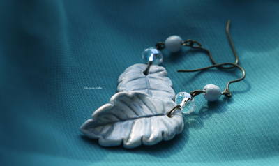 Серьги-листья с хрустальными бусинами "Из сновидений"