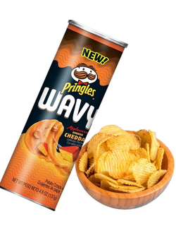 Pringles Wavy Smoked Cheddar 137g (8 шт)