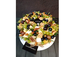 Торт из сырных закусок