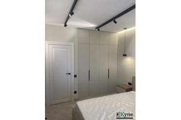 Шкаф распашной. 
Фасады: ЛДСП Egger U750 ST9  Ярко-серый
Корпус: ЛДСП Egger U750 ST9  Ярко-серый
