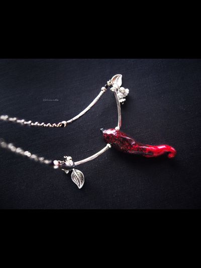 Подвеска с мерцающим перцем "Из сада Наваждений", стиль - готическая романтика