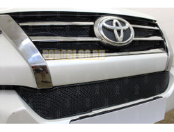 Защита радиатора Toyota Fortuner 2015- black низ PREMIUM