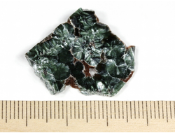 Клинохлор (серафинит), срез полированный с двух сторон, Россия, Иркутская область (28*25*4 мм, 2,7 г) №28394