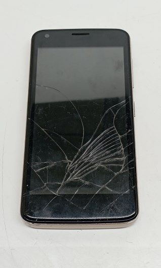 Неисправный телефон Fly FS457 Nimbus 15 ( нет АКБ, разбит экран, включается)