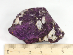 Пурпурит с белыми прожилками, коллекционный образец, Намибия (52*36*35 мм, 60 г) №37558