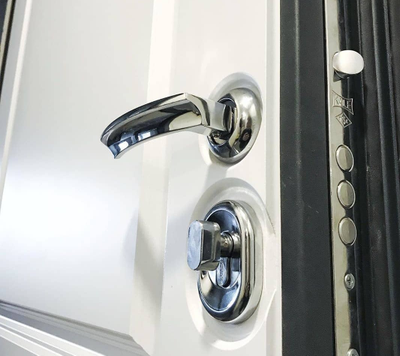 ЙОШКАР-ОЛА. АНТАРЕС. СТАЛЬ 2 мм. НЕАПОЛЬ (ТРЕХКОНТУРНАЯ). ЯСЕНЬ ГРАФИТ/ БЕЛЫЙ МАТОВЫЙ. ПОВЫШЕННАЯ ТЕПЛО- И ЗВУКОИЗОЛЯЦИЯ.