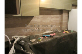 Бесшовная укладка керамогранита 60*60 на фартук, с заусовкой плитки под 90 градусов на внешнем и внутреннем углах