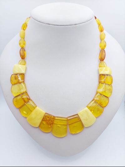 Колье камнерезное из янтаря 04321