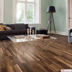 Инженерная доска Haro Американский Орех Кантри 538096 в интерьере комнаты