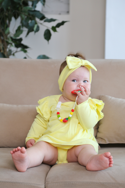 Грызунок из пищевого силикона на держателе КЛУБНИЧКА