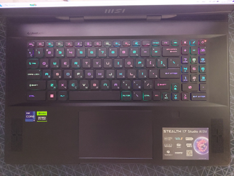 MSI Stealth 17 Studio A13VI-064RU ( 17.3 4K IPS 144Hz  i9-13900H RTX4090 (16Gb) 32Gb 2048SSD )