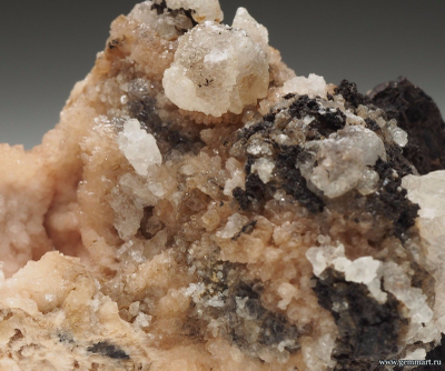 Ольмиит и кальцит. Южная Африка. 52*35*30мм.