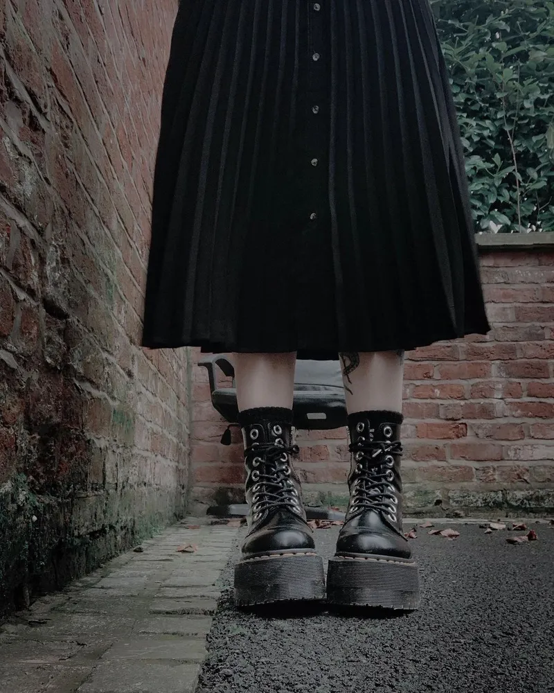 женские dr. martens на грубой подошве