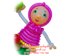 Маша из шаров на большой цветочной цифре 7