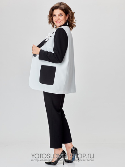 Костюм брючный трехпредметный состоящий из жакета, блузы и брюк в черно-белом цвете