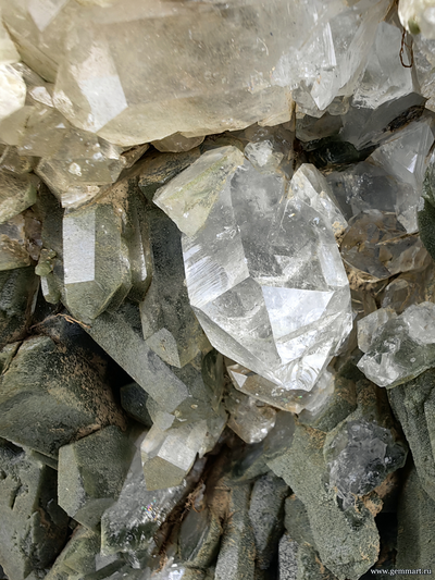 Горный хрусталь с включениями хлорита. Северная Осетия. 120*70*50мм