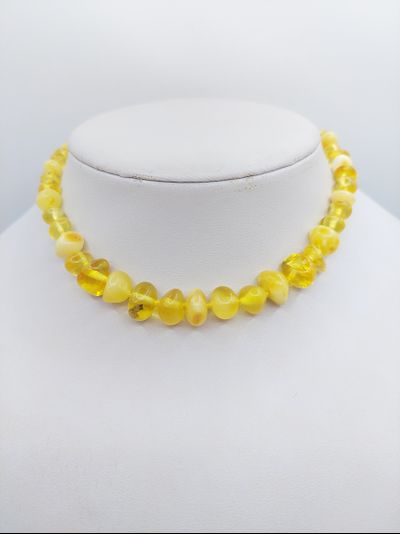 Детские бусы из крупного янтаря 26