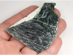 Серпентин, необработанный, дикий образец, Россия, КЧР, Урупский район (75*48*20 мм, 70 г) №37605